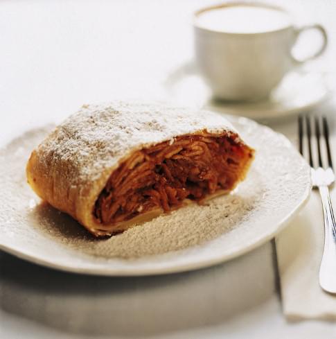 Viennese Cuisine: apple strudel